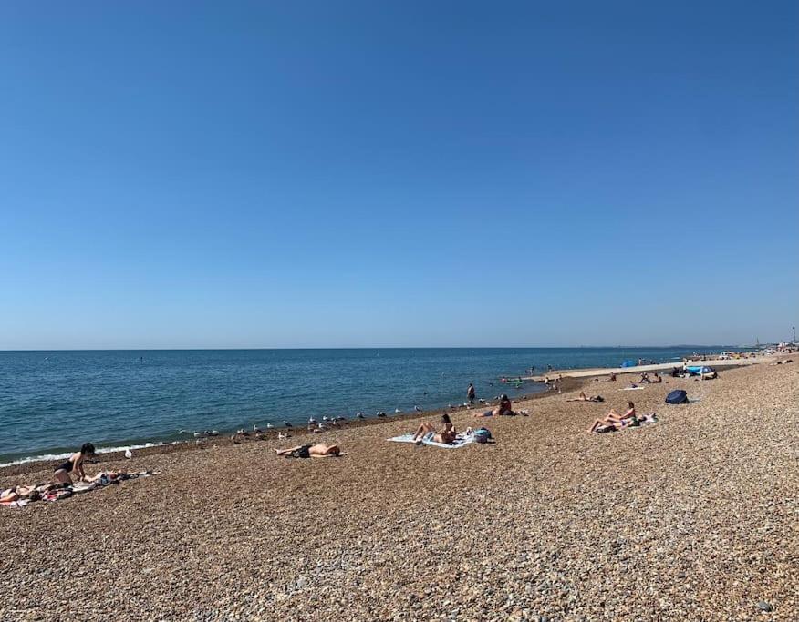 Lovely 4 Bedroom Home, Stones Throw From The Beach Brighton Eksteriør bilde