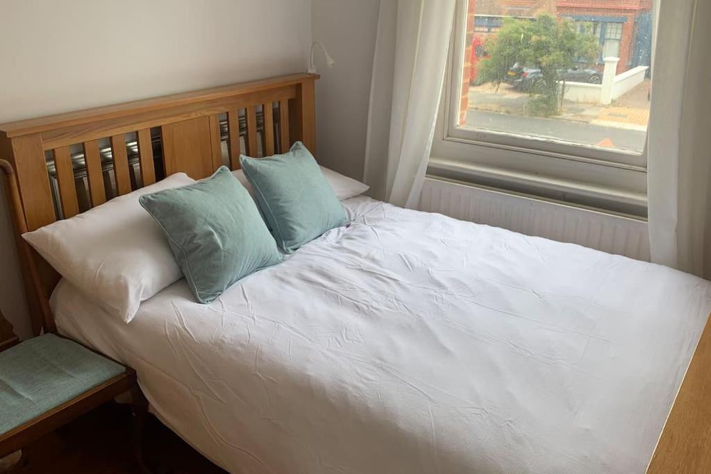 Lovely 4 Bedroom Home, Stones Throw From The Beach Brighton Eksteriør bilde